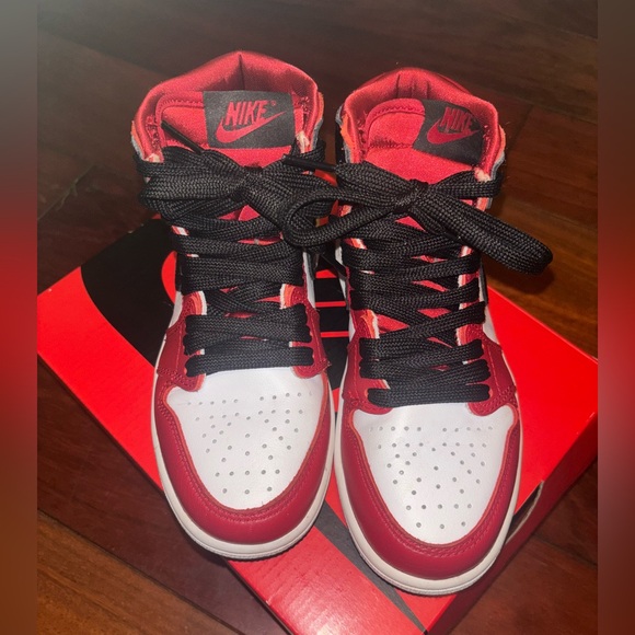 Boys Jordan High 1 OG - Picture 2 of 9